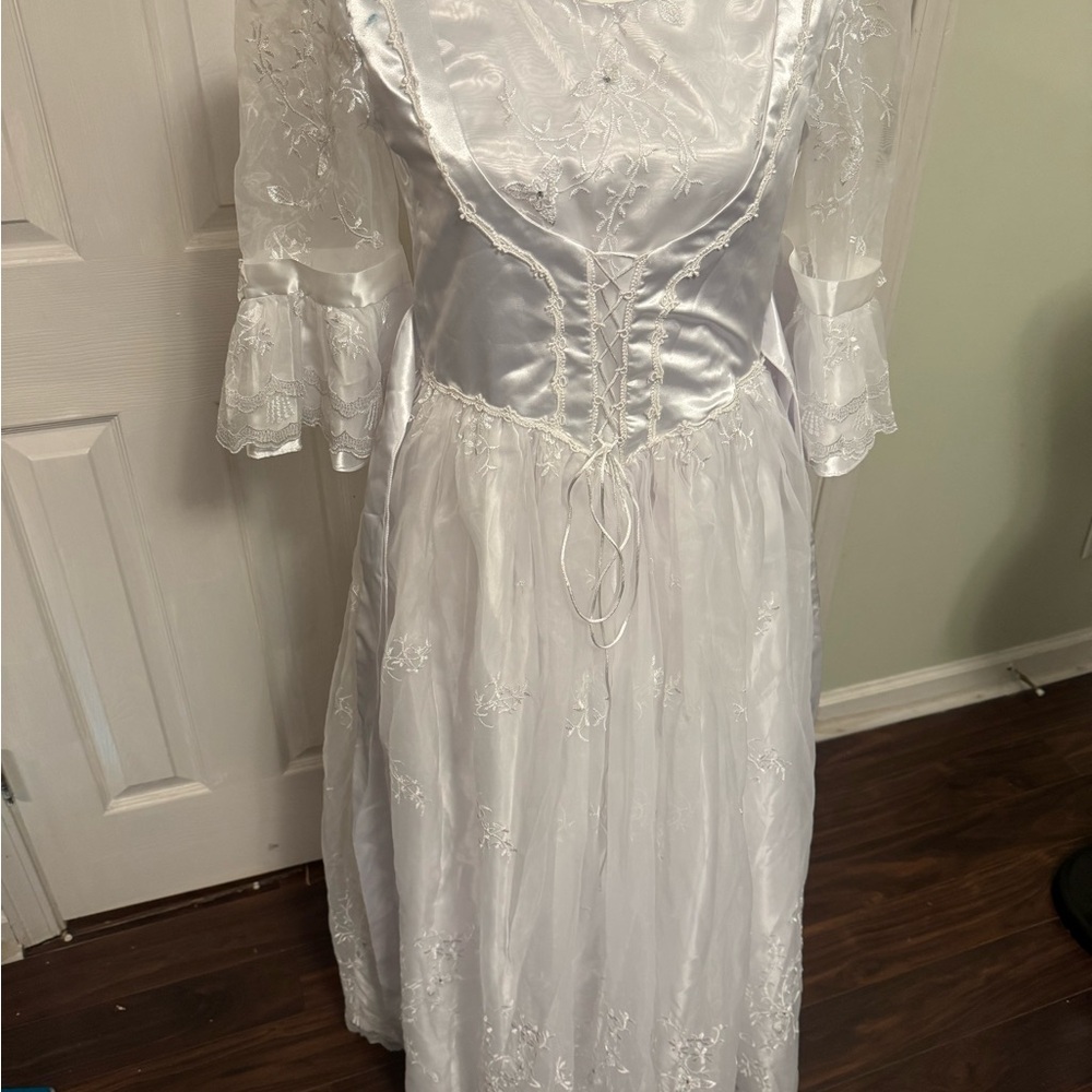 Classic White Lace Bridal-Style Dress